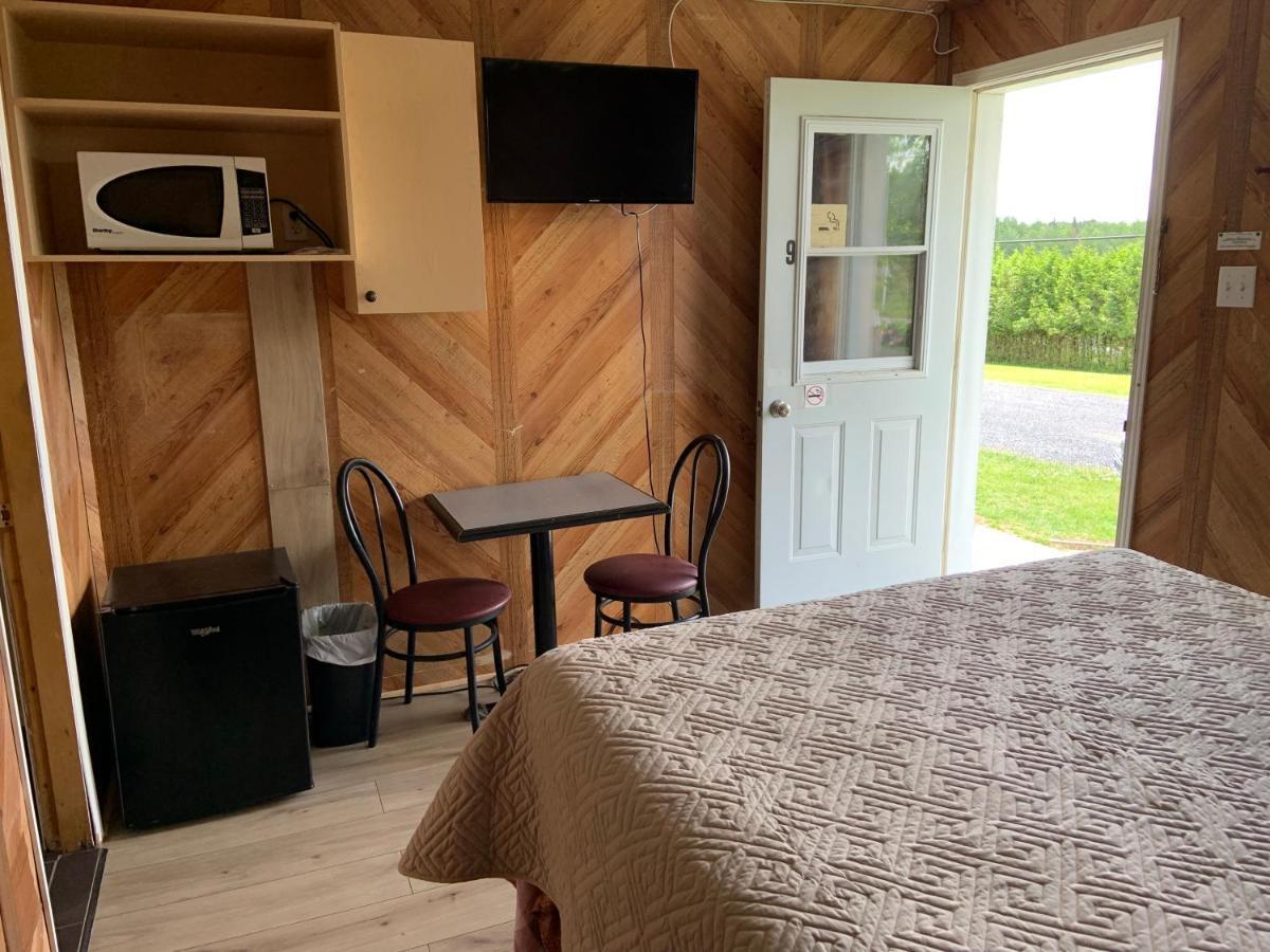 Motel & Chalets --Shefford-Waterloo- Habitation Forest Extérieur photo