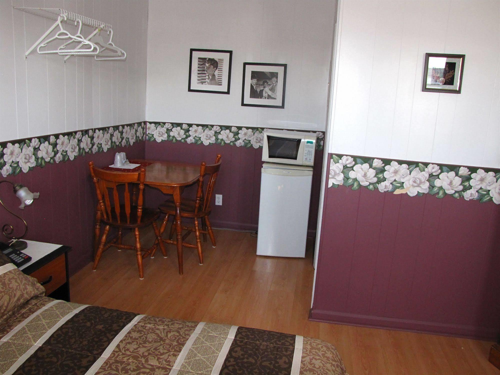 Motel & Chalets --Shefford-Waterloo- Habitation Forest Extérieur photo